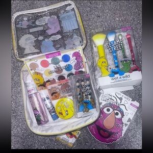 9 Piece Wet N Wild 123 Sesame Street Palette For Eye And Face Limited Edition